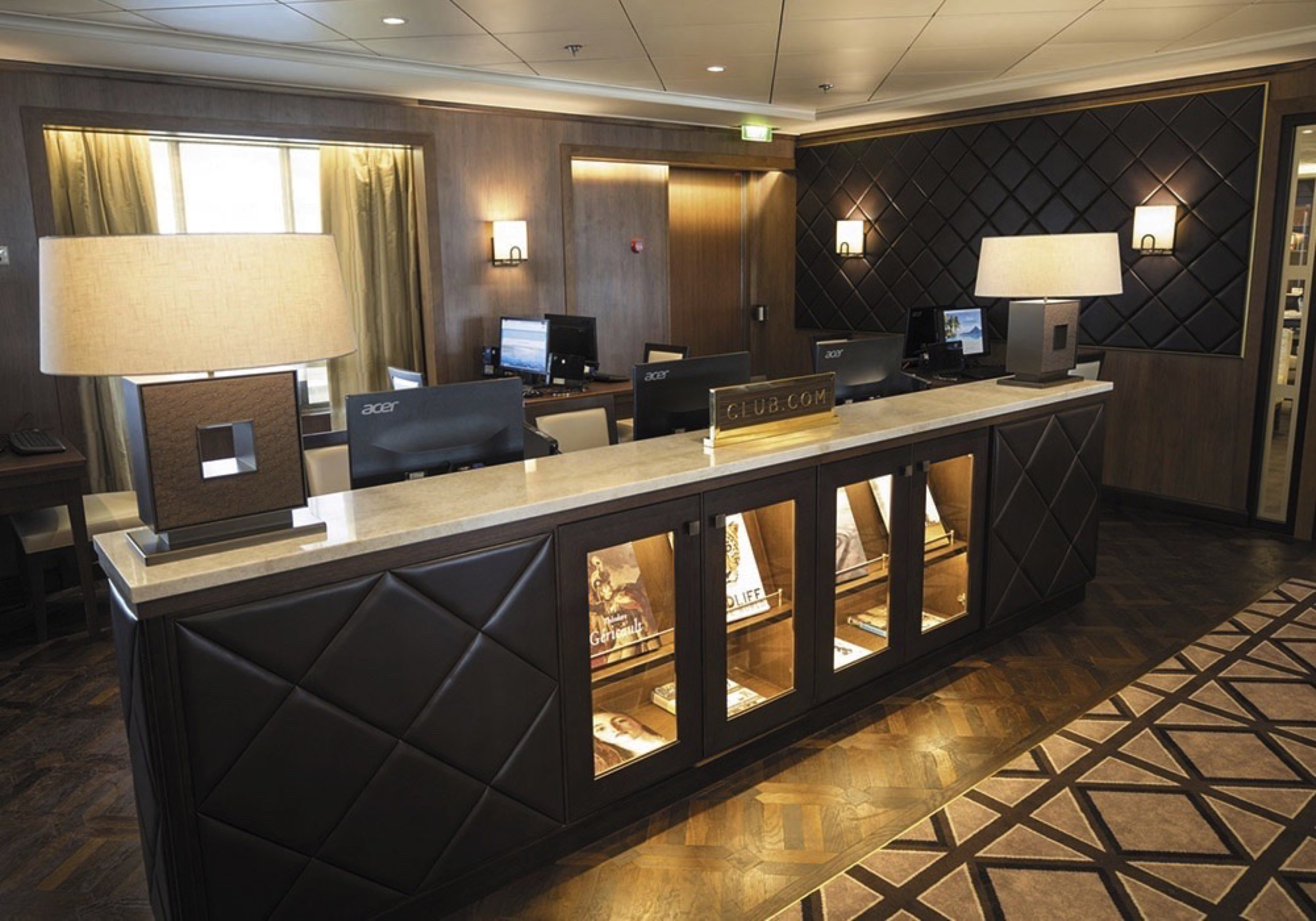 Seven Seas Mariner - Internet Café & Club.com